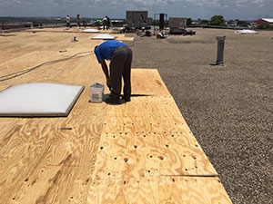 Flat Roof Roofers - Bolivar, MO 1